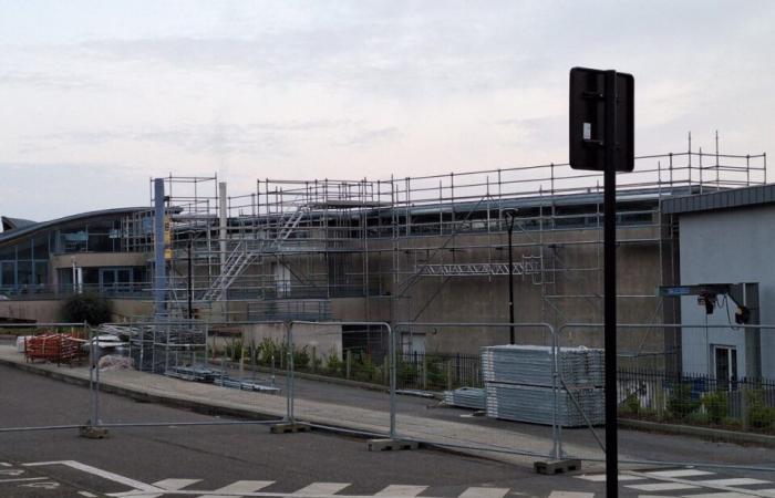 West of Alençon, along the Alencéa swimming pool under construction, rue Luther-King closed to traffic