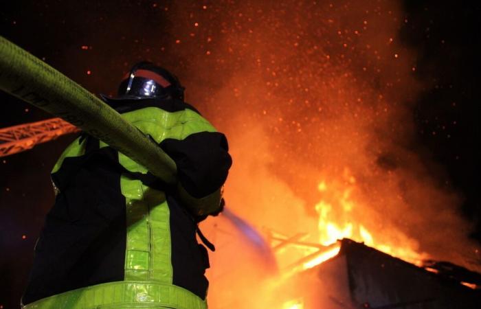 The old Comtoise farm burns down in the middle of the night, a violent fire leaves one dead in Haut-Doubs