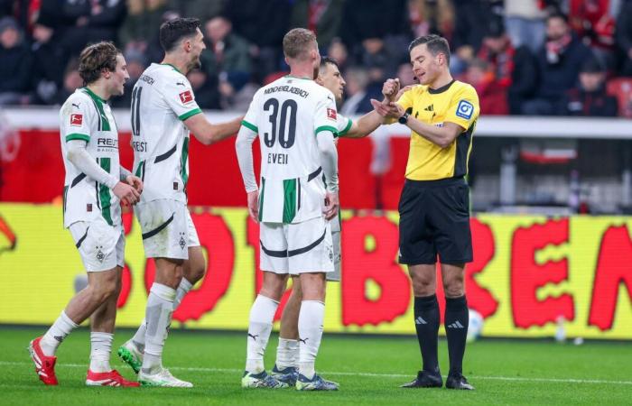 Gladbach star accuses referee! Multiple disadvantages?