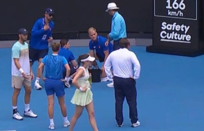 Australian Open ball kid collapses during match in worrying incident | Tennis | Sport