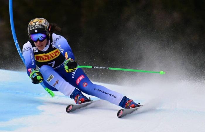 Lara Gut-Behrami and Corinne Suter on the podium of the super G in Cortina, removed by Federica Brignone