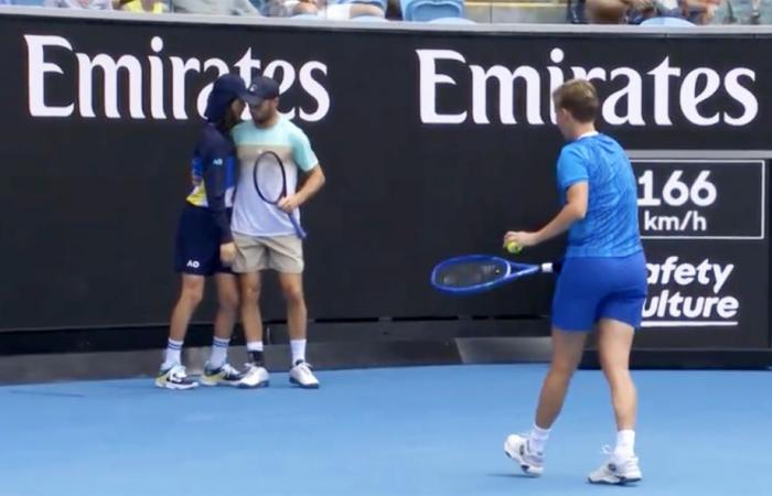 Spectator’s incredible act as play stopped due to distressing ball kid incident