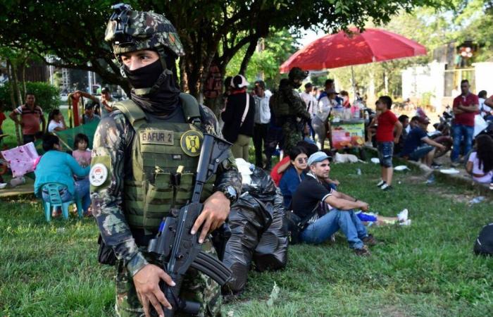 In Colombia, the clash between the National Liberation Army and FARC dissidents left 60 dead