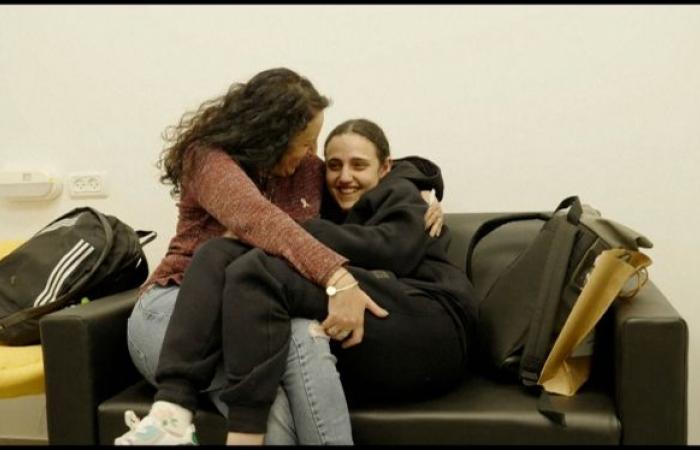 “The nightmare is over”: the three Israeli hostages released by Hamas have been reunited with their families