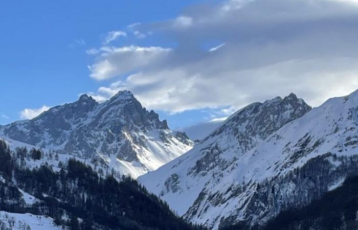 Skiing and snow sculptures in Valloire