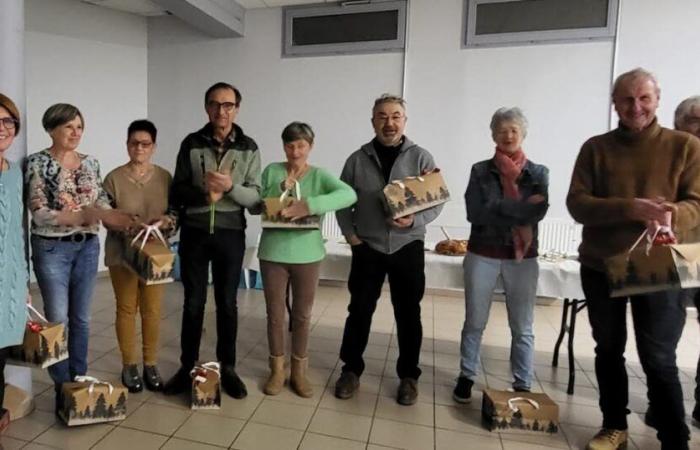 Saint-Cassien. The volunteer Gym took a break to share the cake