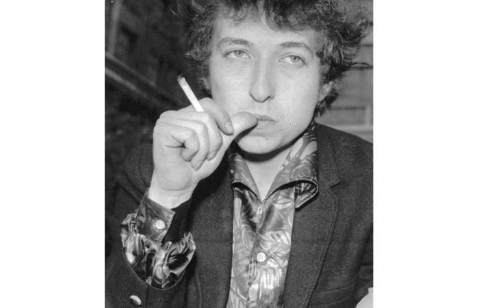 Bob Dylan | Draft of a song sold at auction for more than half a million