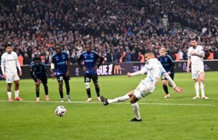 Slowed down by Strasbourg, OM lets PSG slip away