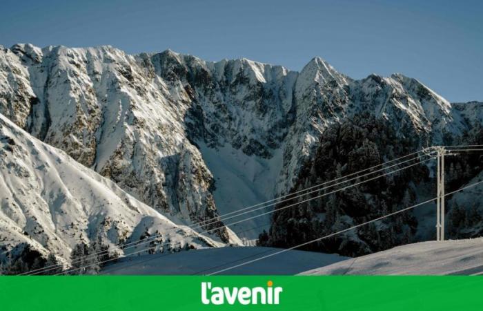 An accident on a chairlift in the Spanish Pyrenees leaves around thirty people injured, 17 of them severely affected