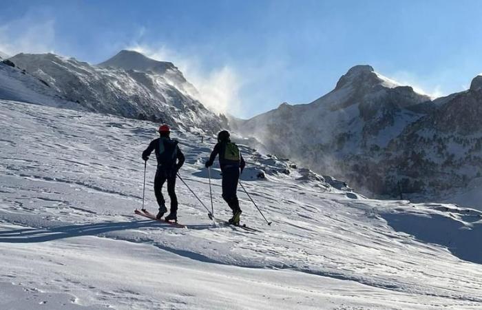 Injured mountaineer rescued by helicopter in Linza