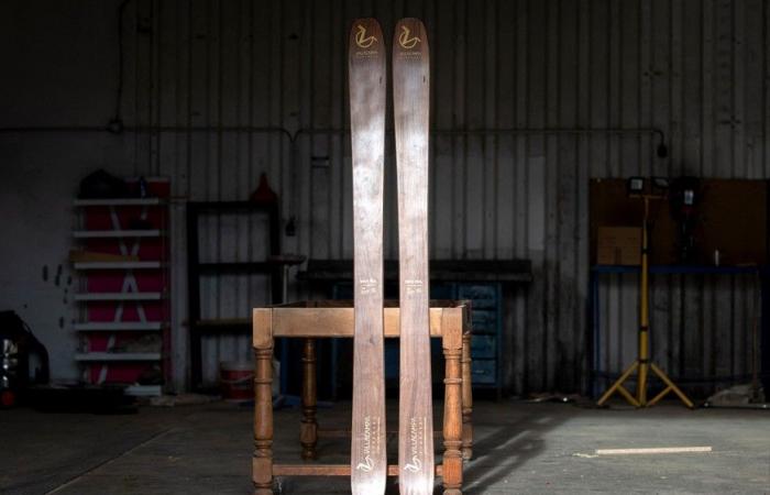 the Villacampa workshop in Pau manufactures wooden skis