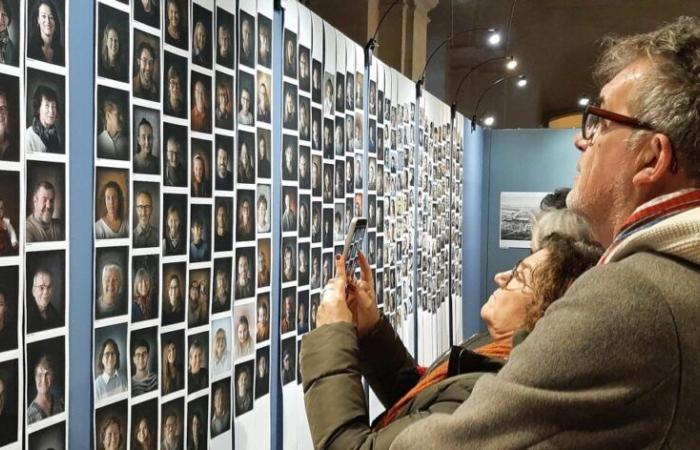 1,000 residents posed in Caen