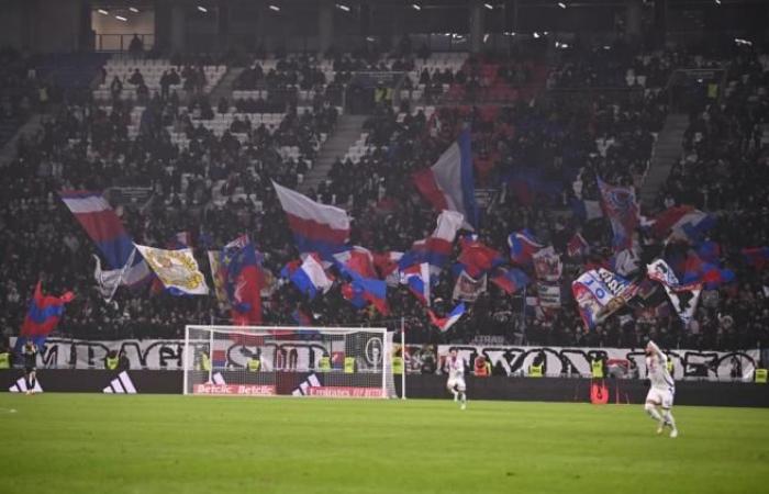 the very tense confrontation between the Lyon players and their supporters (video)