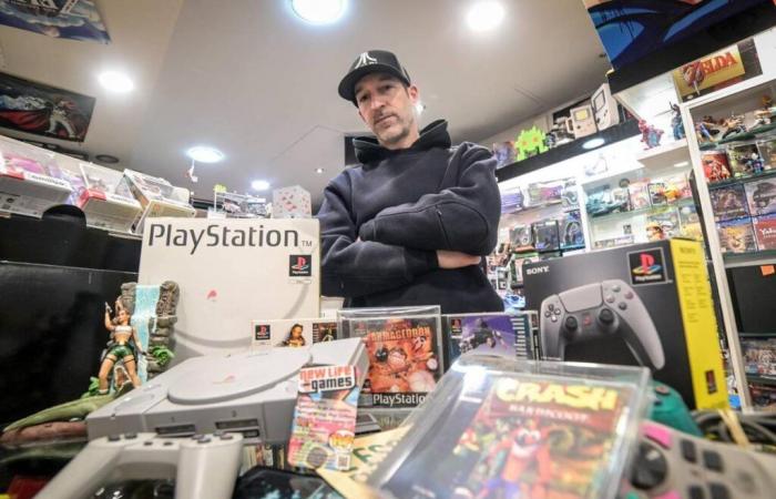 30 years after the release of the PlayStation, this salesman from Pau tells us