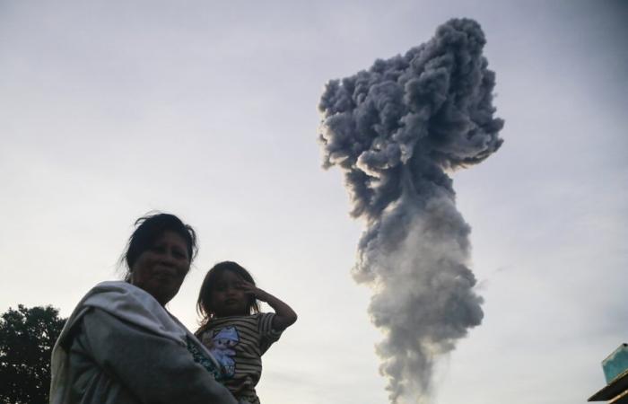 Indonesia: Mount Ibu erupted at least 1,000 times this month