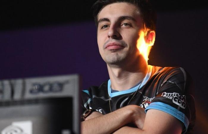 Twitch streamer Shroud honors his late father in a 24/7 charity event