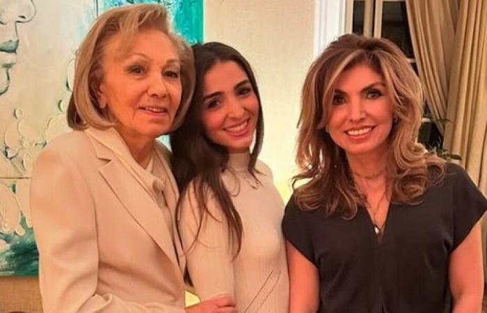 Princess Farah Pahlavi blows out her 21st birthday with her family