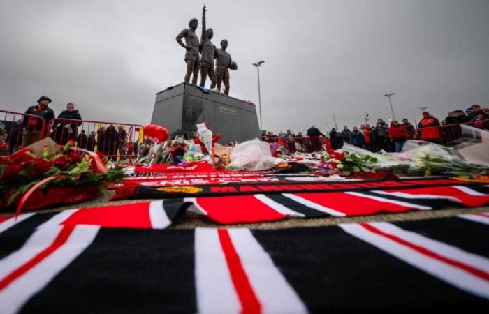 Man Utd fans invited to sign book of condolence for Denis Law