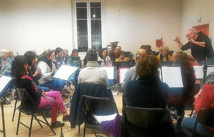 Harmony and the Bagad of Lorient together to commemorate the 80th anniversary of liberated Lorient