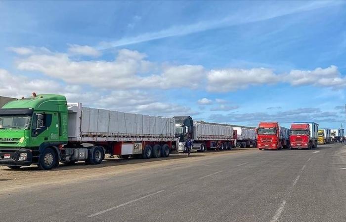 More than 550 humanitarian aid trucks enter Gaza Strip on first day of ceasefire