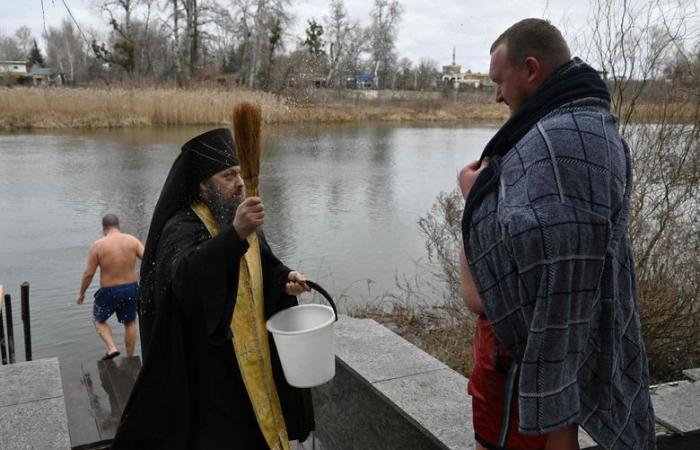 Russia: Orthodox Christians celebrate Epiphany by diving into icy waters