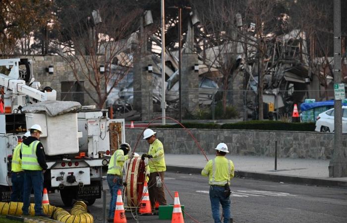 Fires in Los Angeles | Firefighters prepare for a return of strong winds