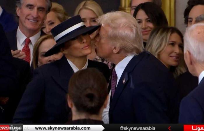 “Half a kiss”… a spontaneous moment between Trump and Melania during the inauguration ceremony