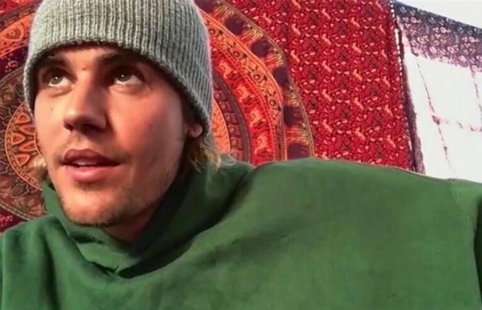 Justin Bieber prepares his return… Pink notebook for Henry Cavill…