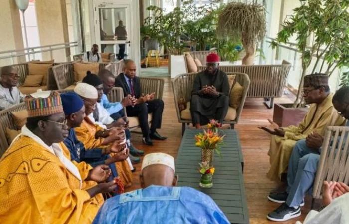 El Hadji Malick Ndiaye listening to the Senegalese of Ivory Coast