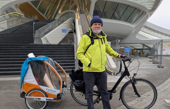 At Mons station, cyclists are ready to inaugurate “the Elio Di Rupo cycle path”: a referendum has been launched to consider its final location!