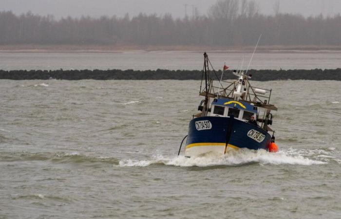 A fishing boat overturns, the body of a sailor fished out at sea