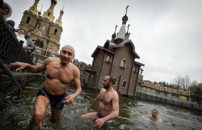 Russia: Orthodox Christians celebrate Epiphany by diving into icy waters