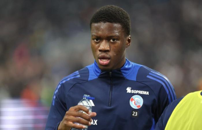 Chelsea are in the process of recruiting Strasbourg player Mamadou Sarr