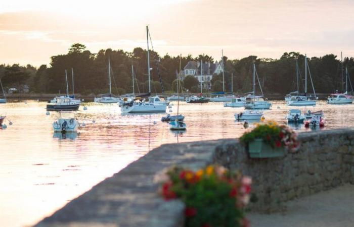 Nestled on a peninsula, this former fishing village in Finistère is a gem to discover