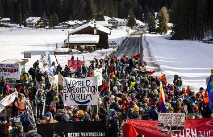 Hundreds of anti-WEF in front of Davos