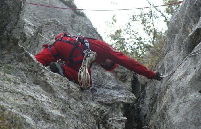 Cantal: A hunter very seriously injured following a fall of 30 meters!