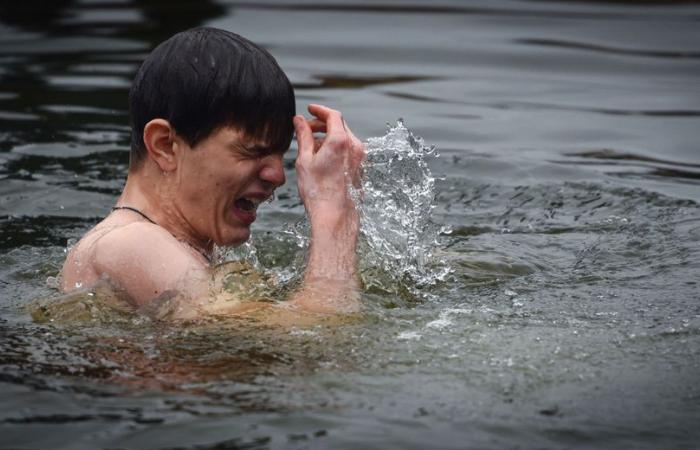 Russia: Orthodox Christians celebrate Epiphany by diving into icy waters