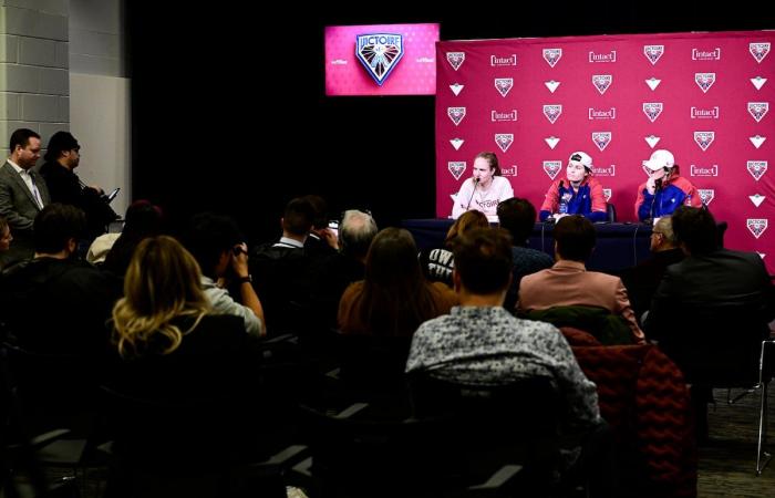 Women’s hockey celebrated in front of a packed house in Quebec