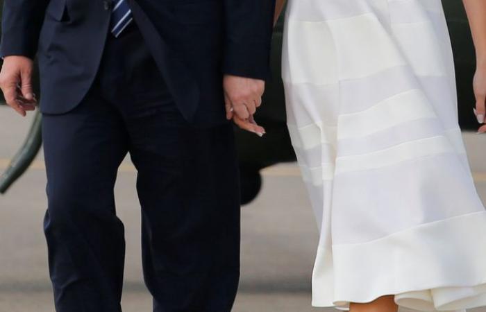 Awkward moment as Donald Trump fails to kiss Melania moments before inauguration oath | US News