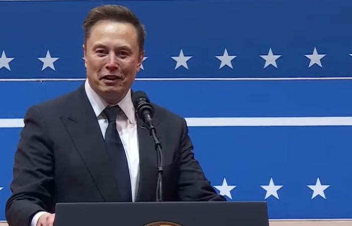 Elon Musk makes Hitler salute at the Trump party