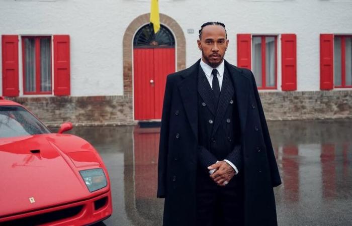 Lewis Hamilton formalizes his arrival at Ferrari with a polished look and an already cult photo