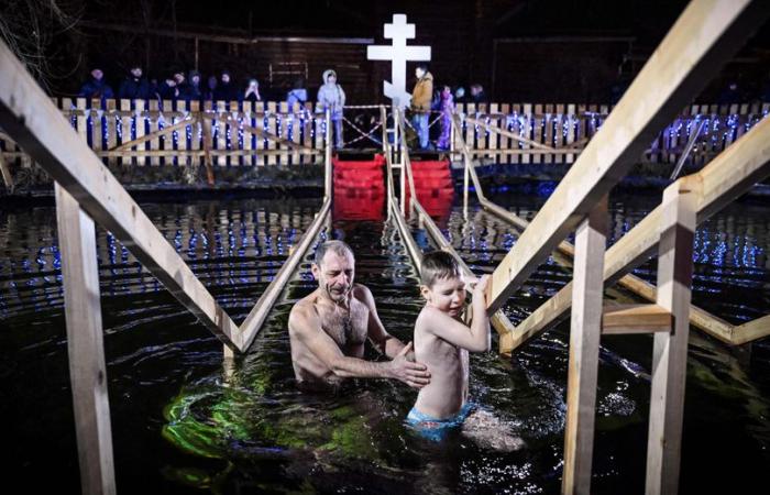 Russia: Orthodox Christians celebrate Epiphany by diving into icy waters