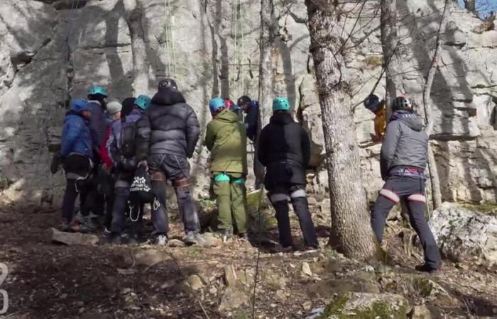 Climbing Mont-Blanc, the daring bet of seven young people from the Geneva district of Lignon – rts.ch