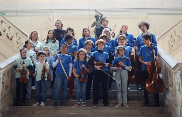 The Hummingbird Orchestra opens music to deaf children