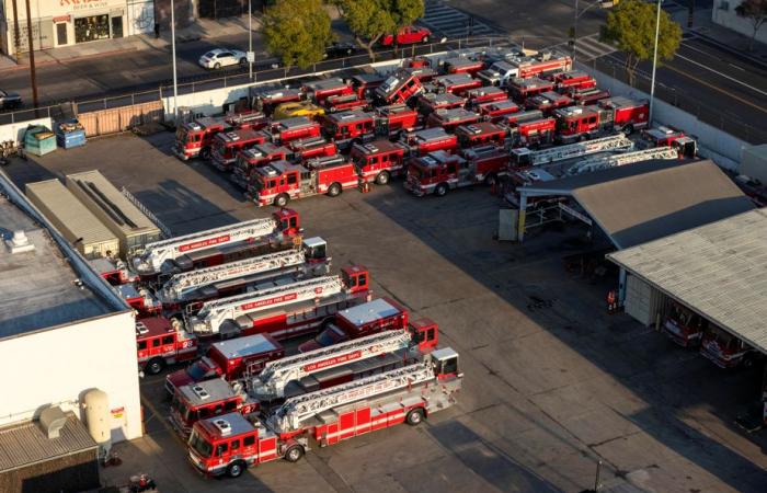 Fires in Los Angeles | Firefighters prepare for a return of strong winds