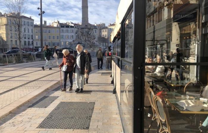 The City and the Architect of Buildings of France accuse the Masséna Café of illegally occupying public space