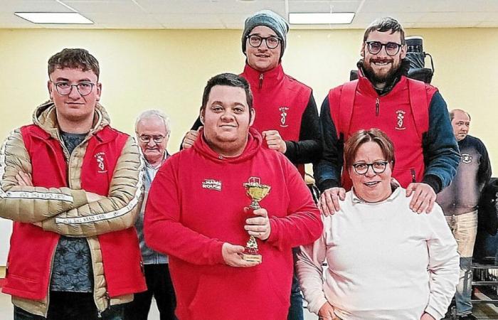 The Genêts d’Or Sports and Cultural Association, of Saint-Pol-de-Léon, on the third step of the podium in the regional adapted para archery