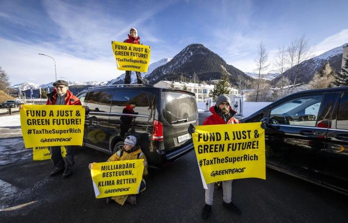 WEF: Greenpeace activists block access to Davos heliport