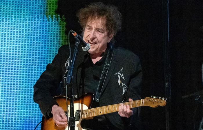 Bob Dylan: an old testament of the singer is on sale