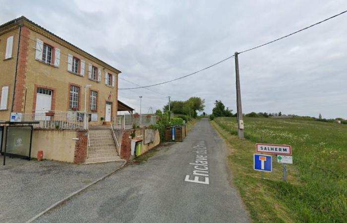 Unusual. How Salherm, this small village in the south of Haute-Garonne, found the “H” in its historical spelling